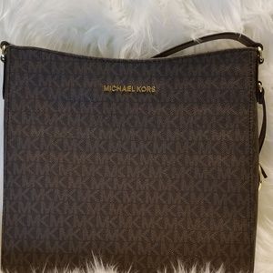 Michael Kors Jet Set Messenger